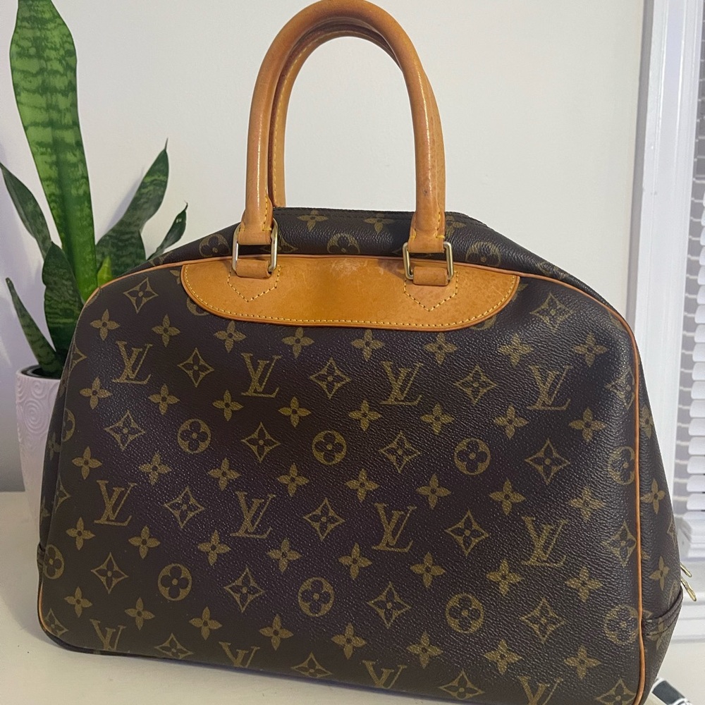 SALE ❤️👜Authentic LOUIS VUITTON Monogram Deauville